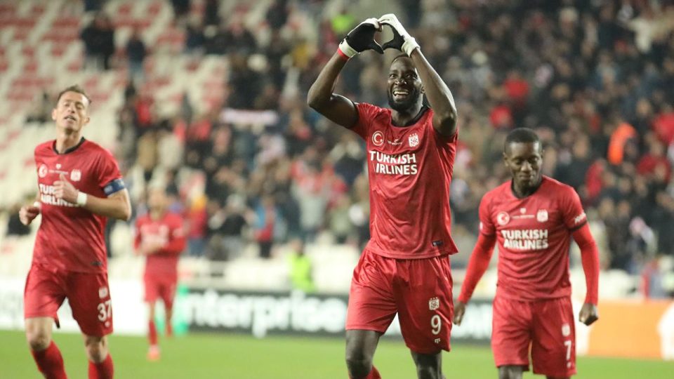 Sivasspor’da Yatabare Avrupa’da haftanın oyuncusu seçildi