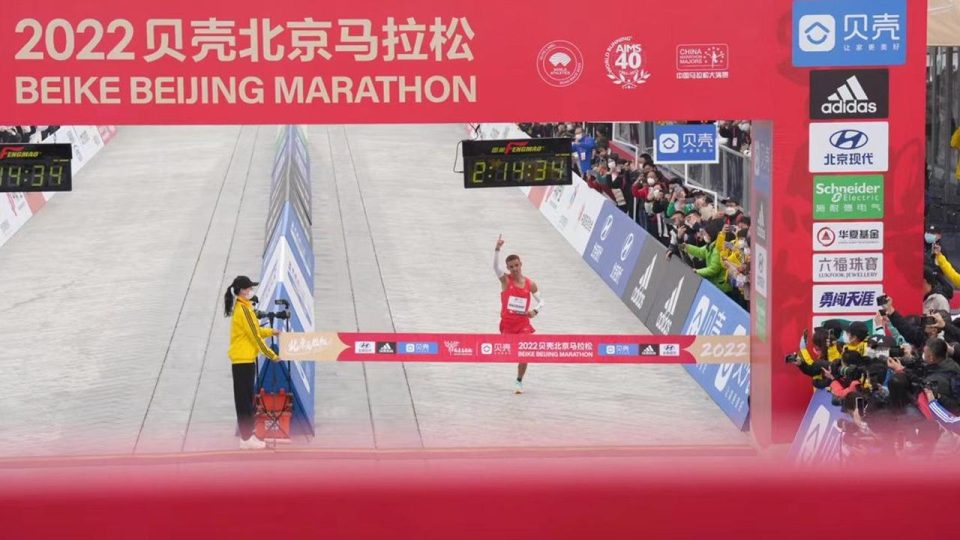 Pekin Maratonu’nu Uygur atlet kazandı